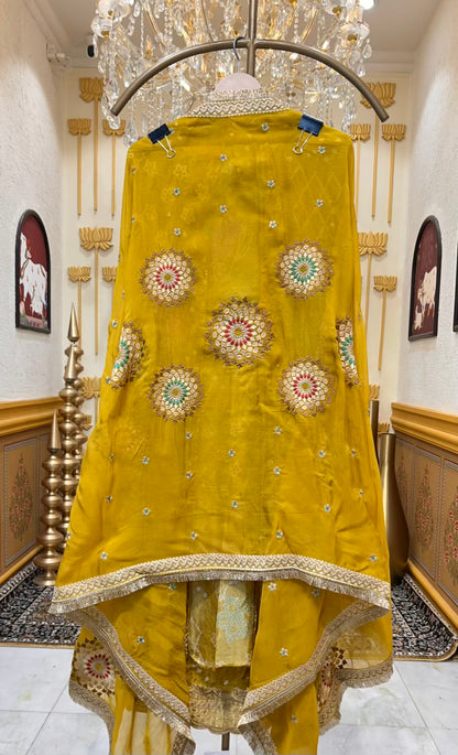 Mehnaz Ghera Élan Suit (Yellow)