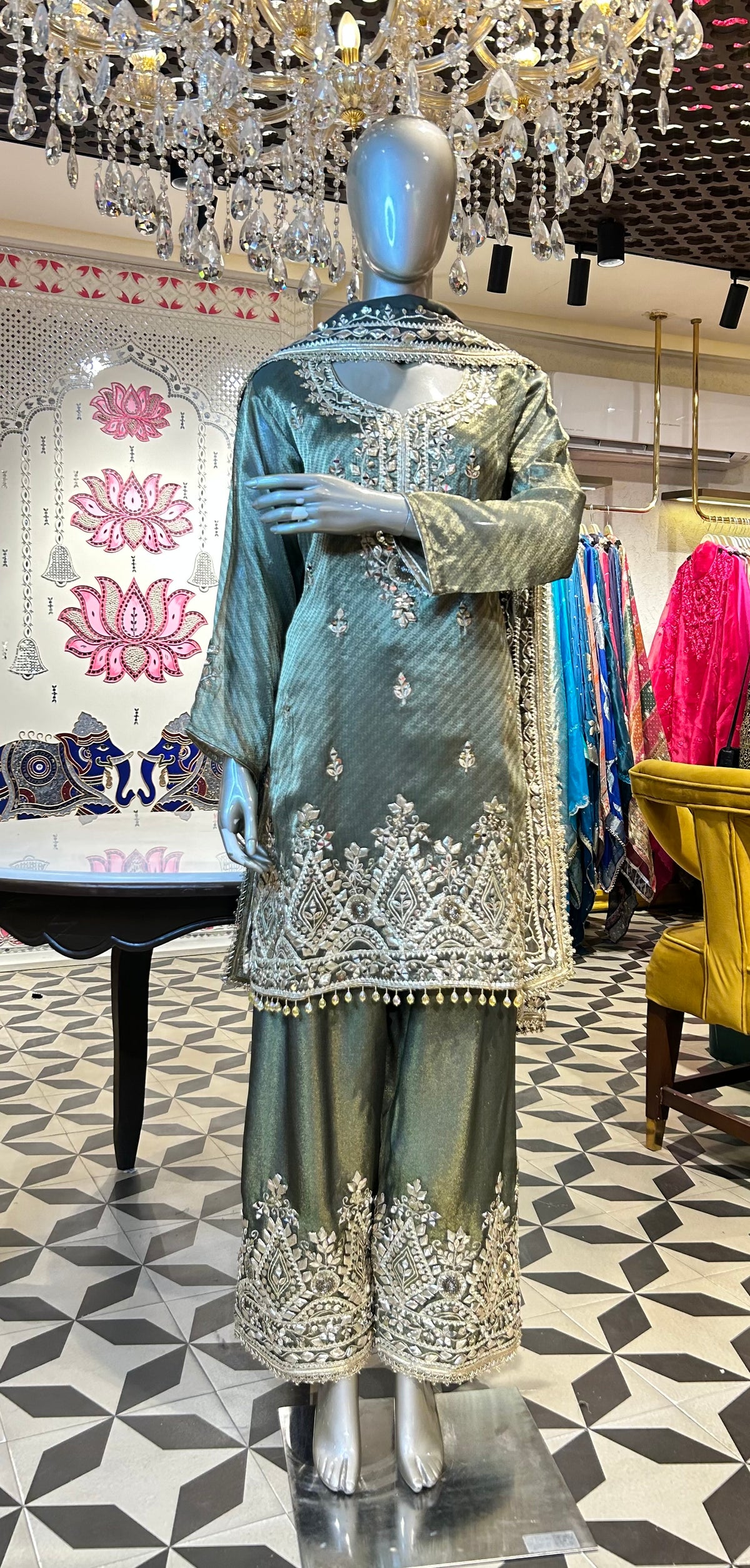 Mehrvielle Farshi Suit