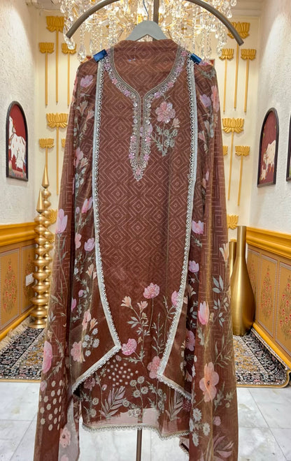 Zarveesha Handprint Élan Suit (Mouse)