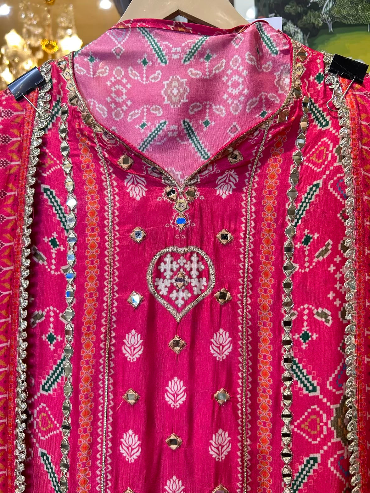 Ameera-é-Patola Suit (Magenta)