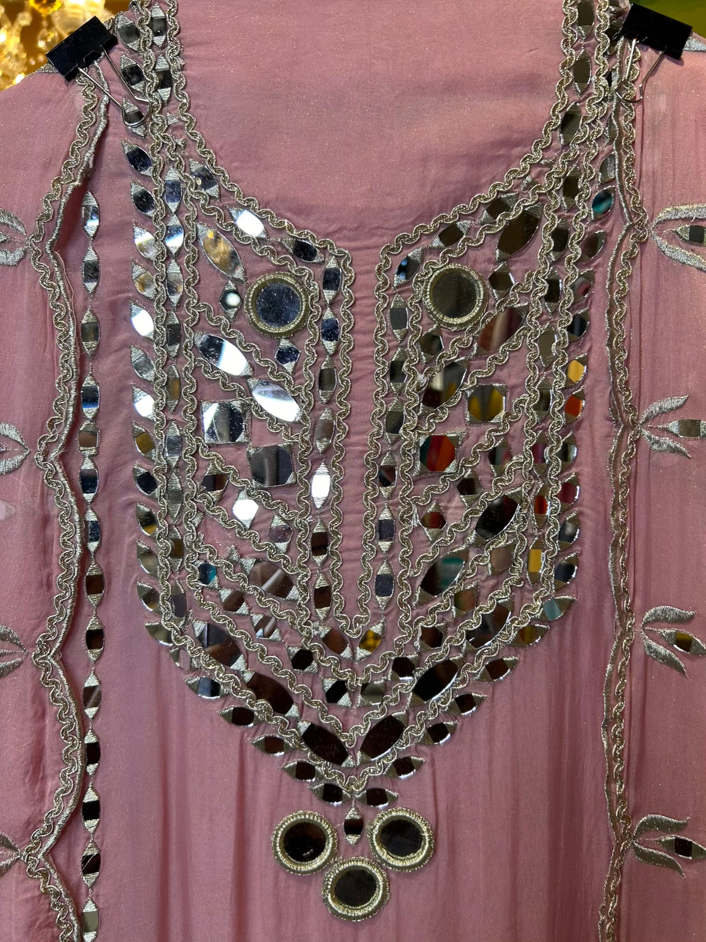 Chamakte Naqsh Suit (Pink)