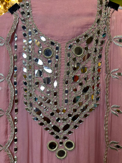 Chamakte Naqsh Suit (Pink)