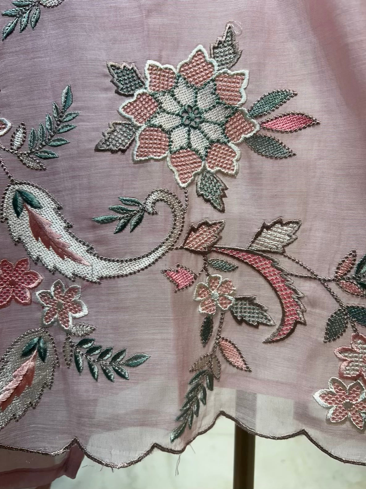 Husna Mul Embroidery Suit (Pink)