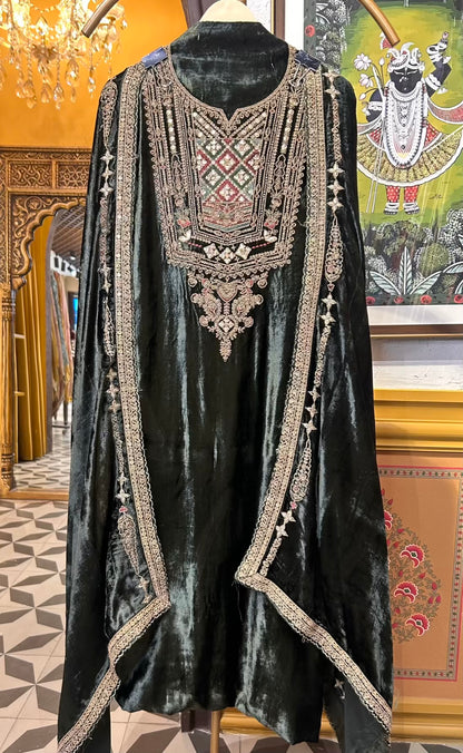 Naaz-é-Velvet Suit (Green)