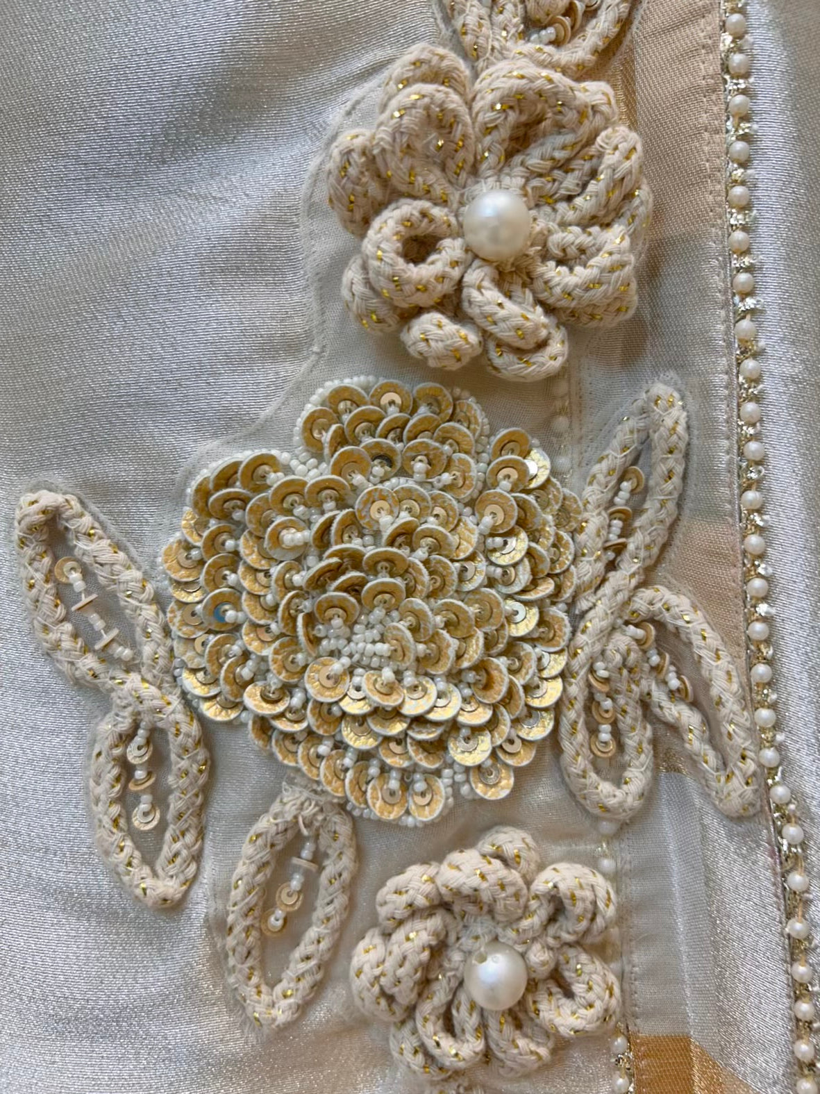 Sarviza Shimmer Zari Suit (Ivory)