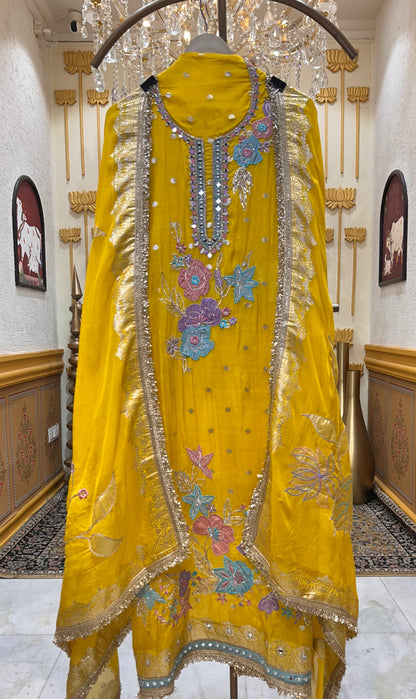 Aaina Gulnaar Suit