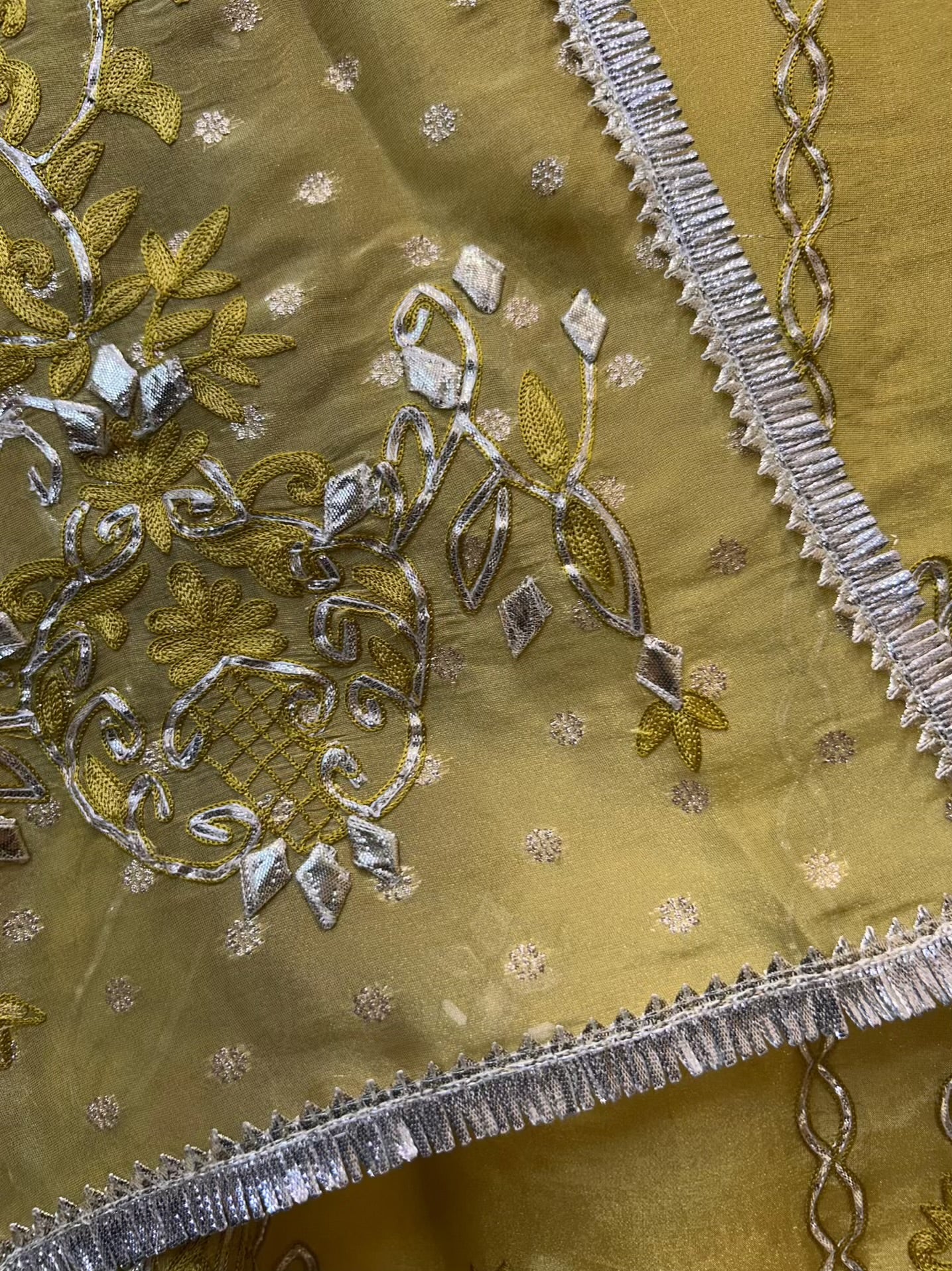 Ruhmeira Adaa Suit (Yellow)