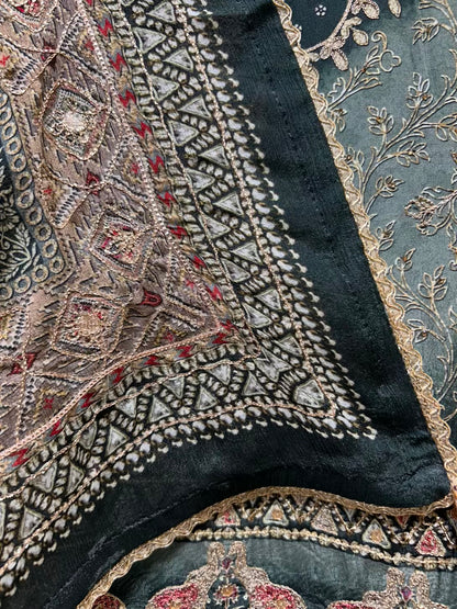 Zareenah Zari Flow Suit (Mehendi Green)