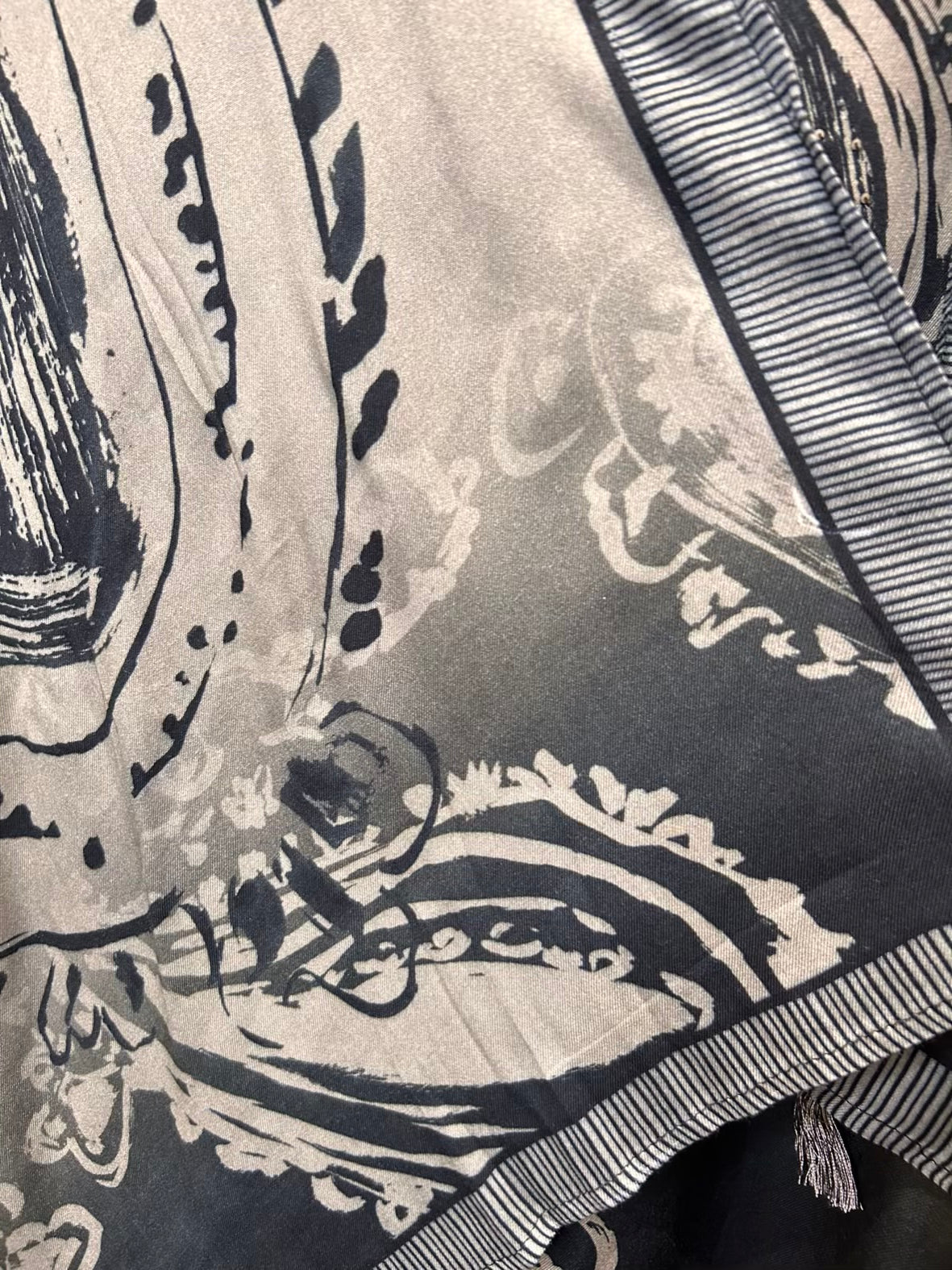 Nargis-é-Pashm Suit (Pista Green)