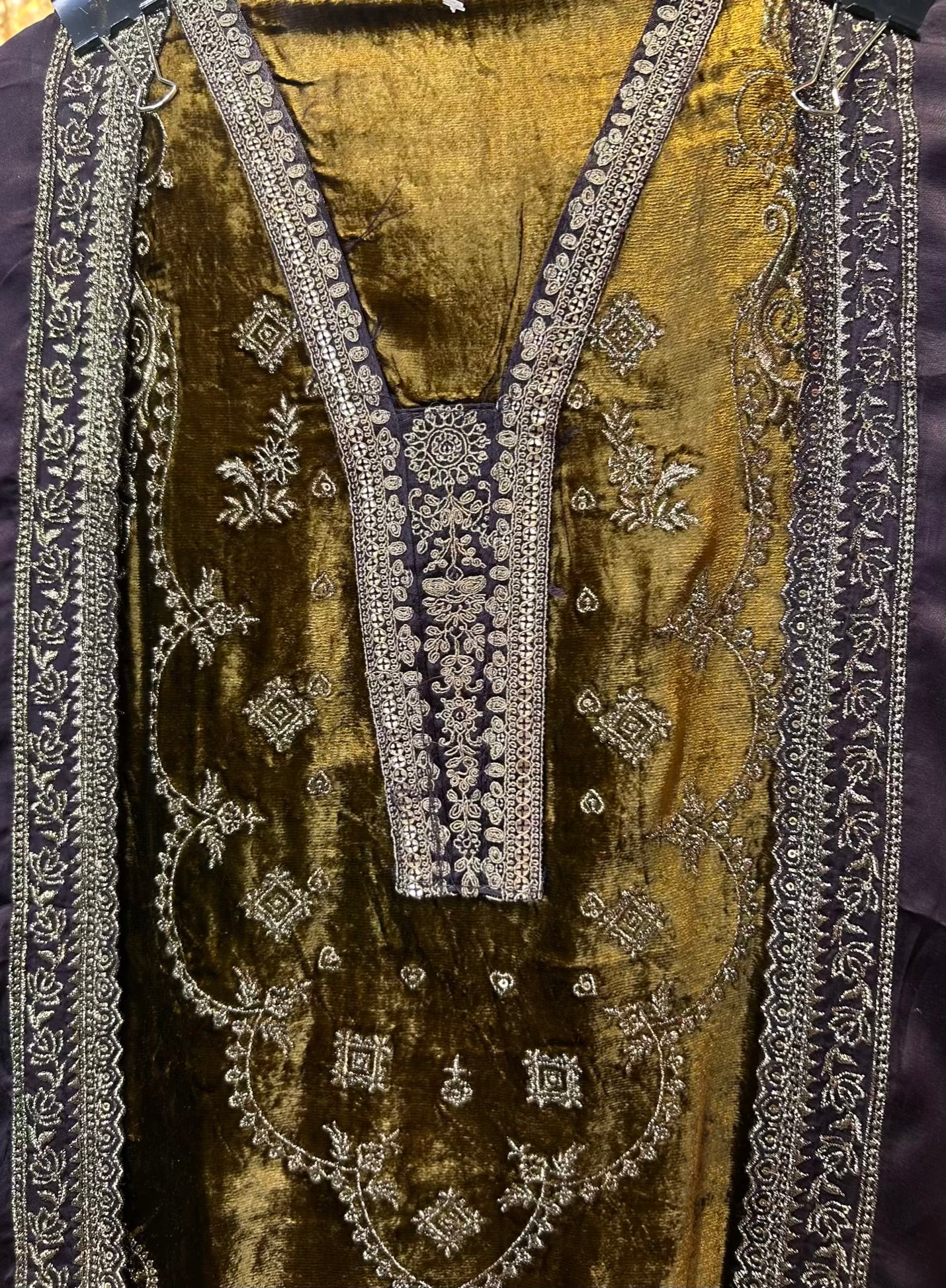 Inaya-é-Velvet Suit (Brown)