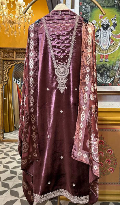 Zarveen Velvet Suit (Onion Pink)