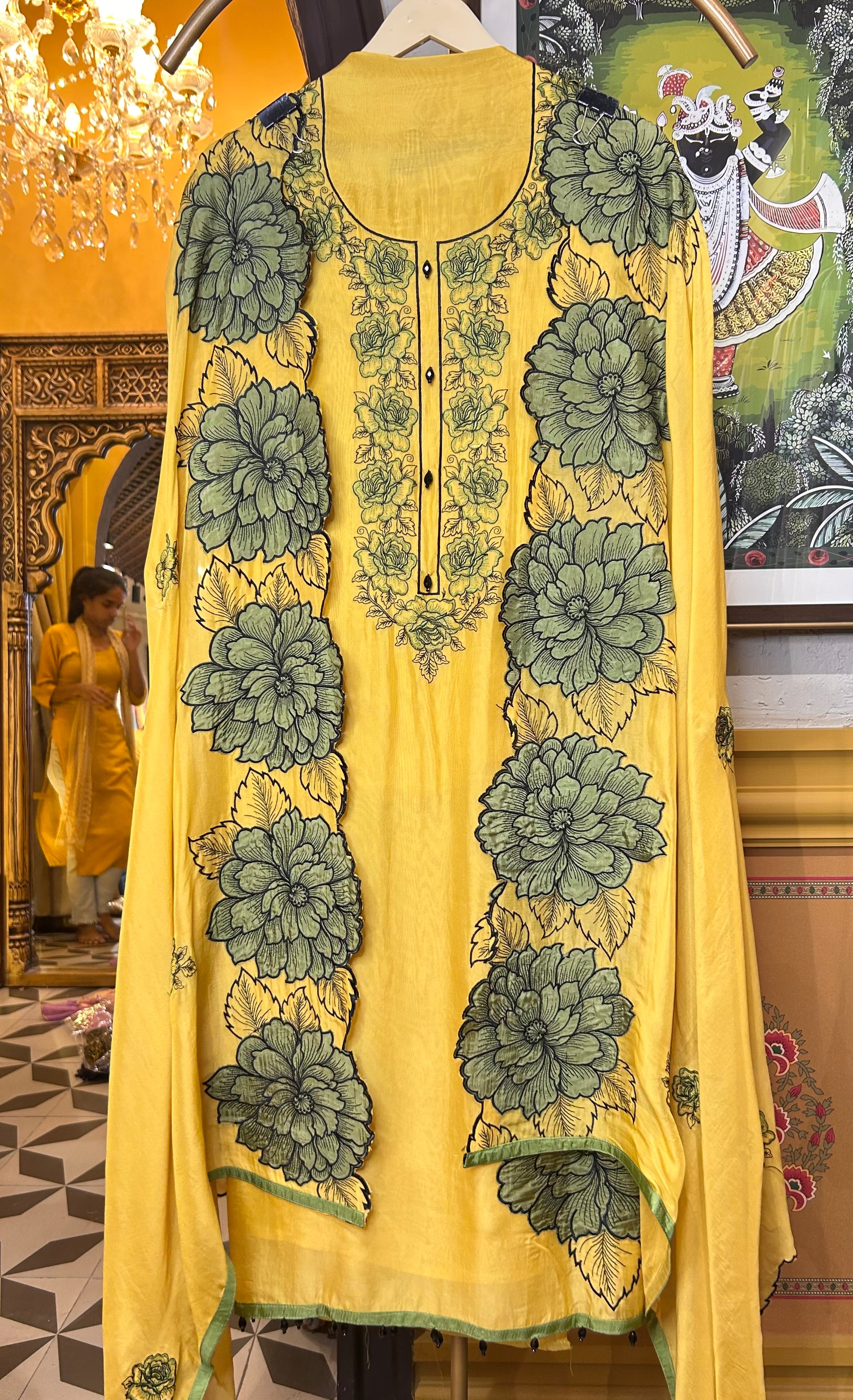 Naqsh-e-Hunar (Yellow)