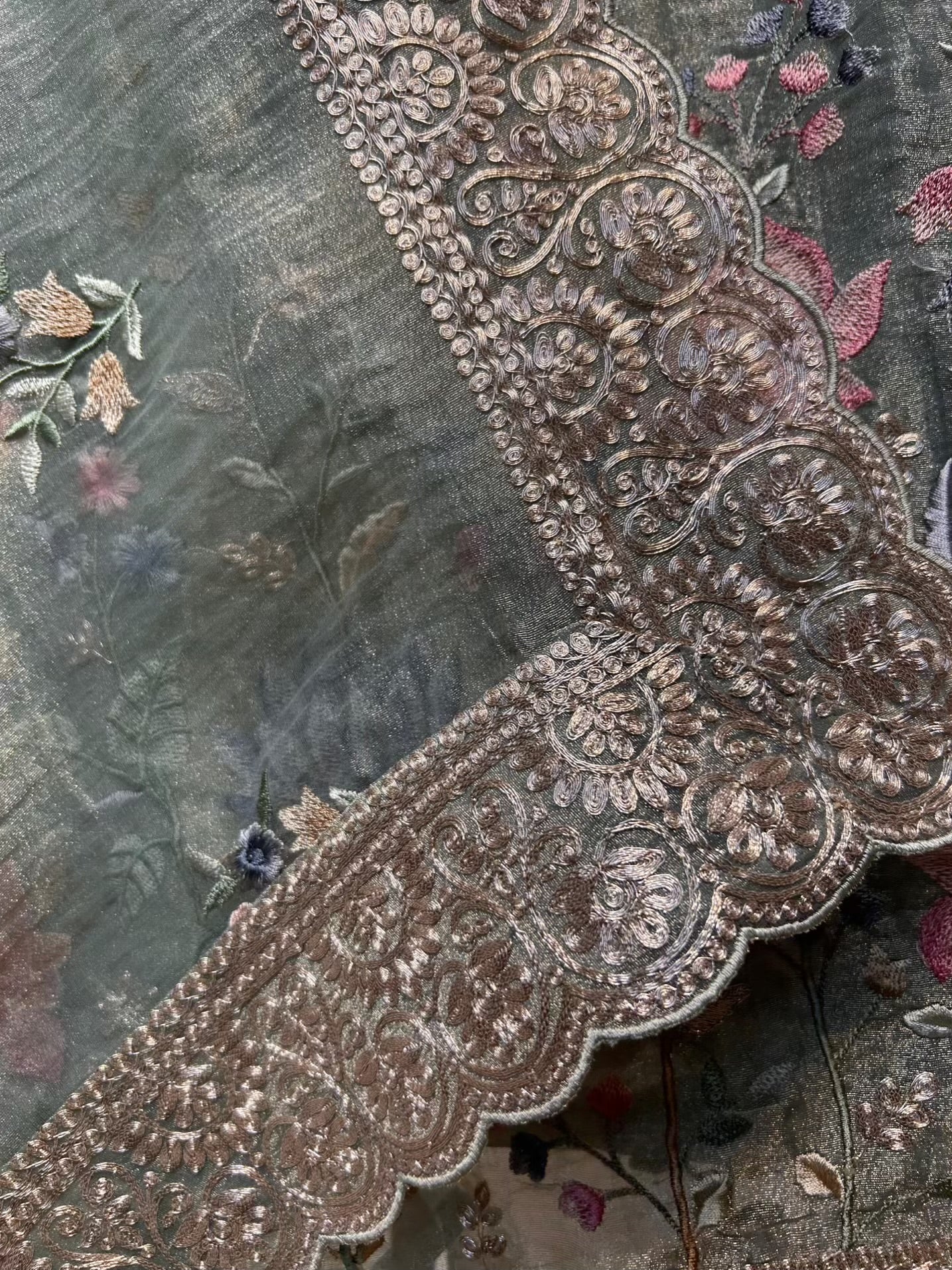 Zarisha Zari Loom Suit (Green)