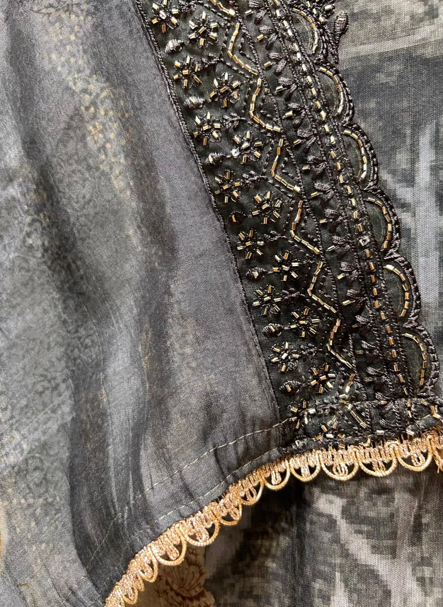 Zehna Neckline Naqsh Suit (Dark Grey)