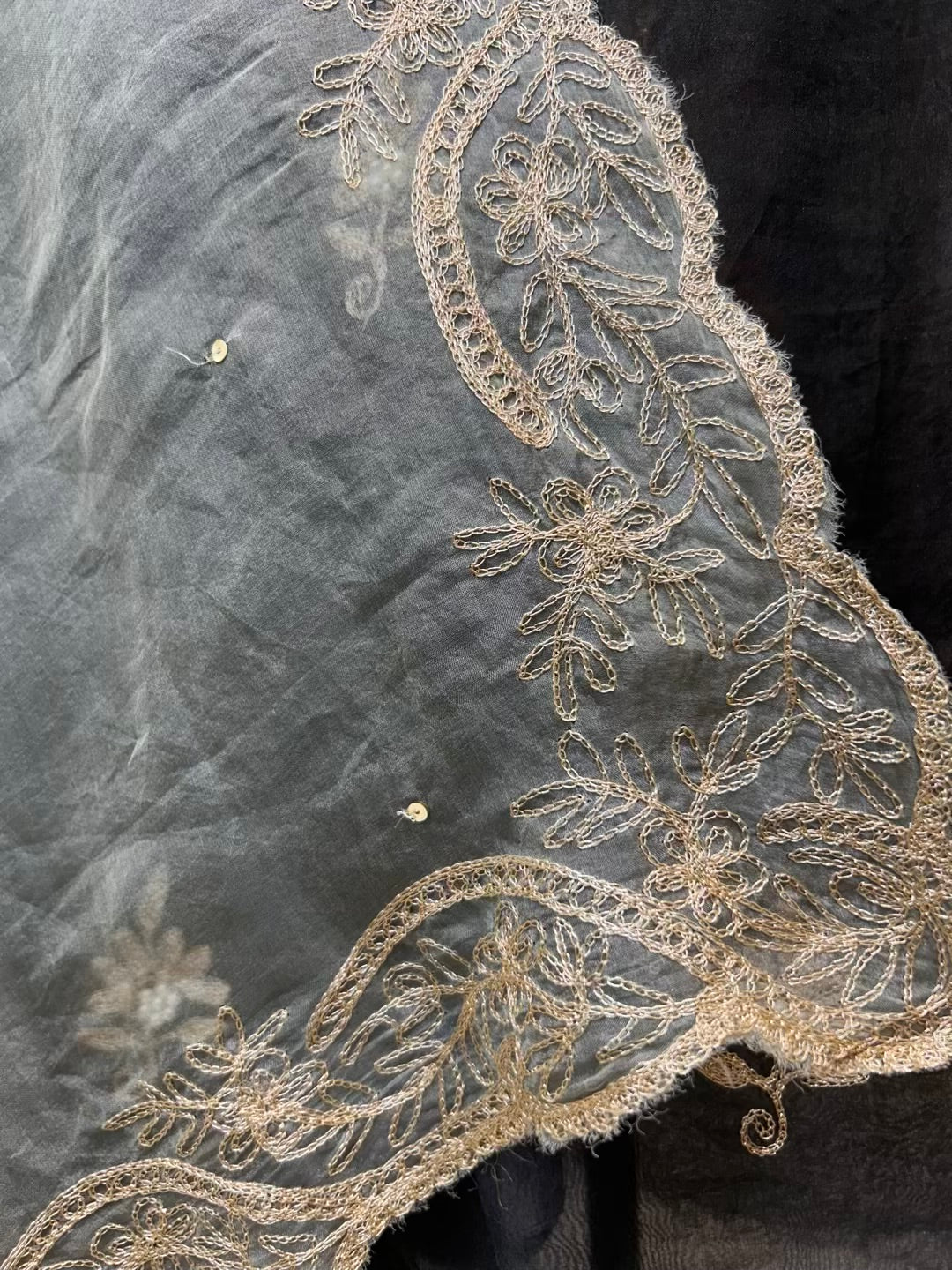 Ruhmira Haathkaar Suit (Black)