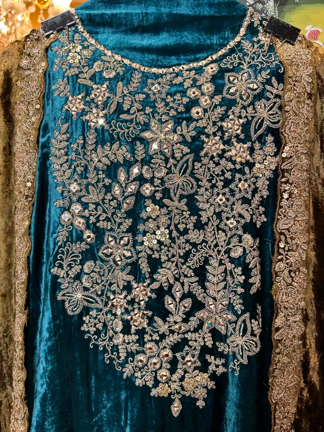 Zareefa-é-Velvet Suit (Turquoise)