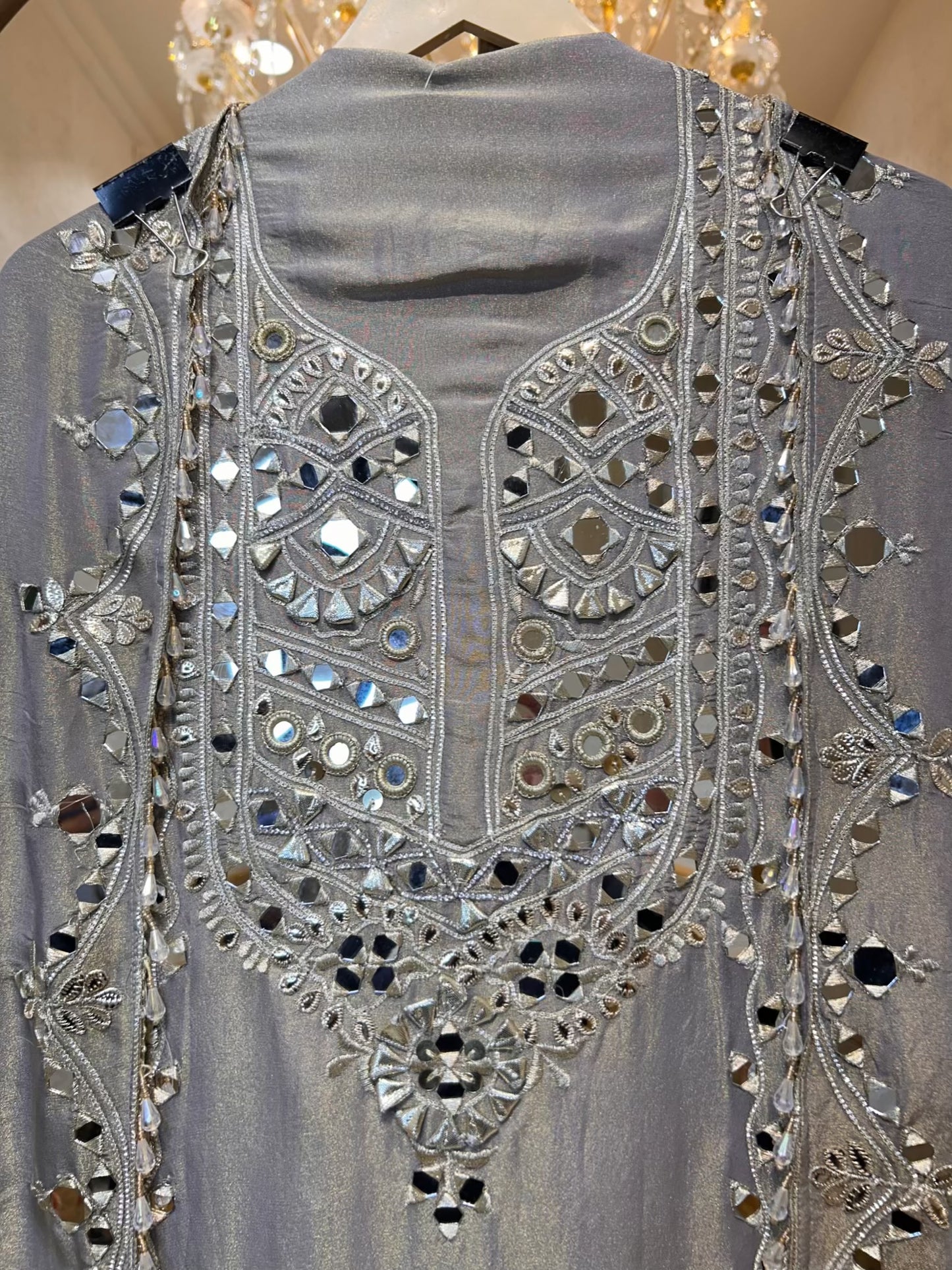 Ruhmehar Sheesha Patti Suit (Silver Grey)