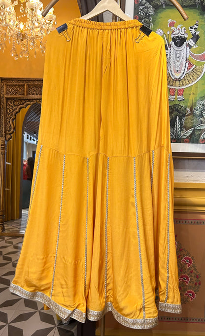 Zeenat-e-Jaam (Blue & Yellow)