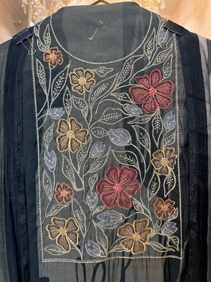 Zehna Pearl Line Suit (Grey)