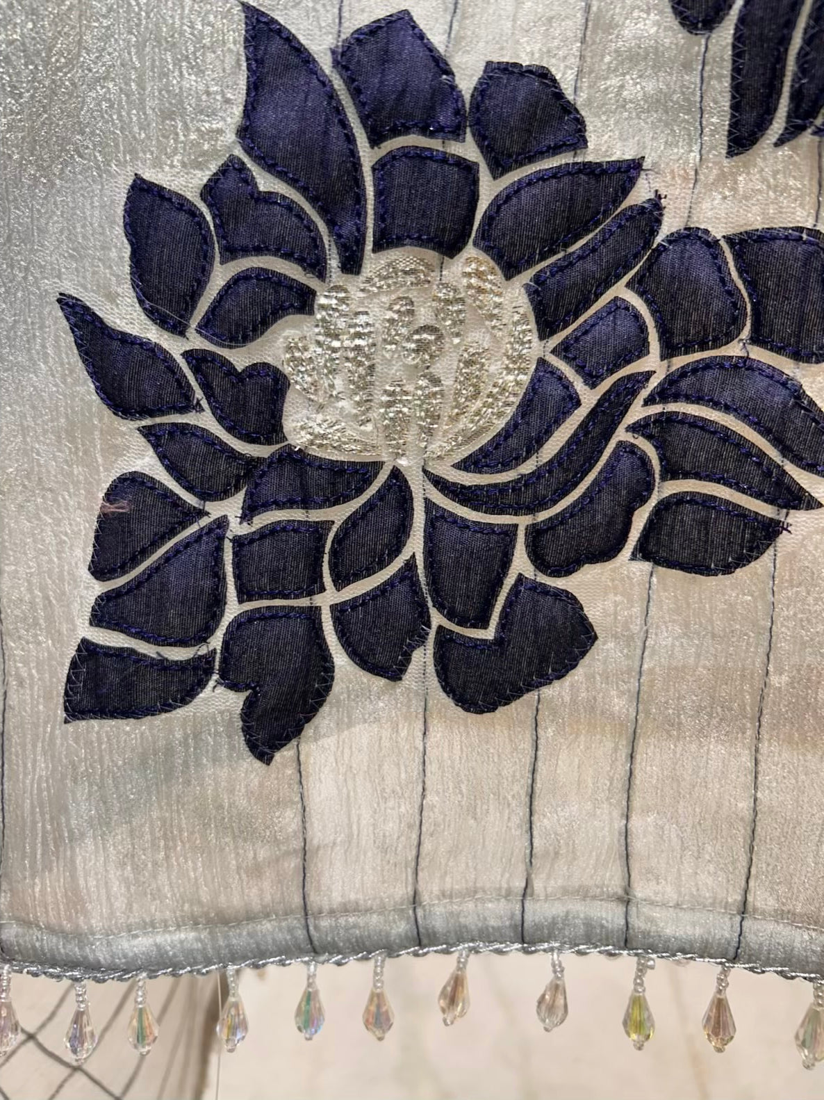 Naqshéa Appliqué Suit (Silver Grey)