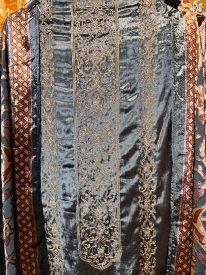 Mahnoor-é-Velvet Suit (Blue)