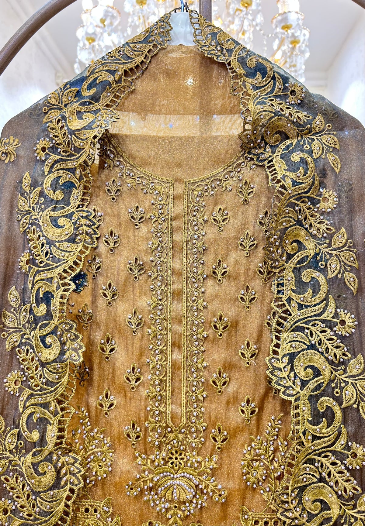 Mehvira Pakistani Suit