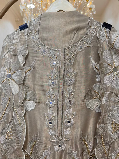 Noorika Sheesha Pearl Suit (Beige)