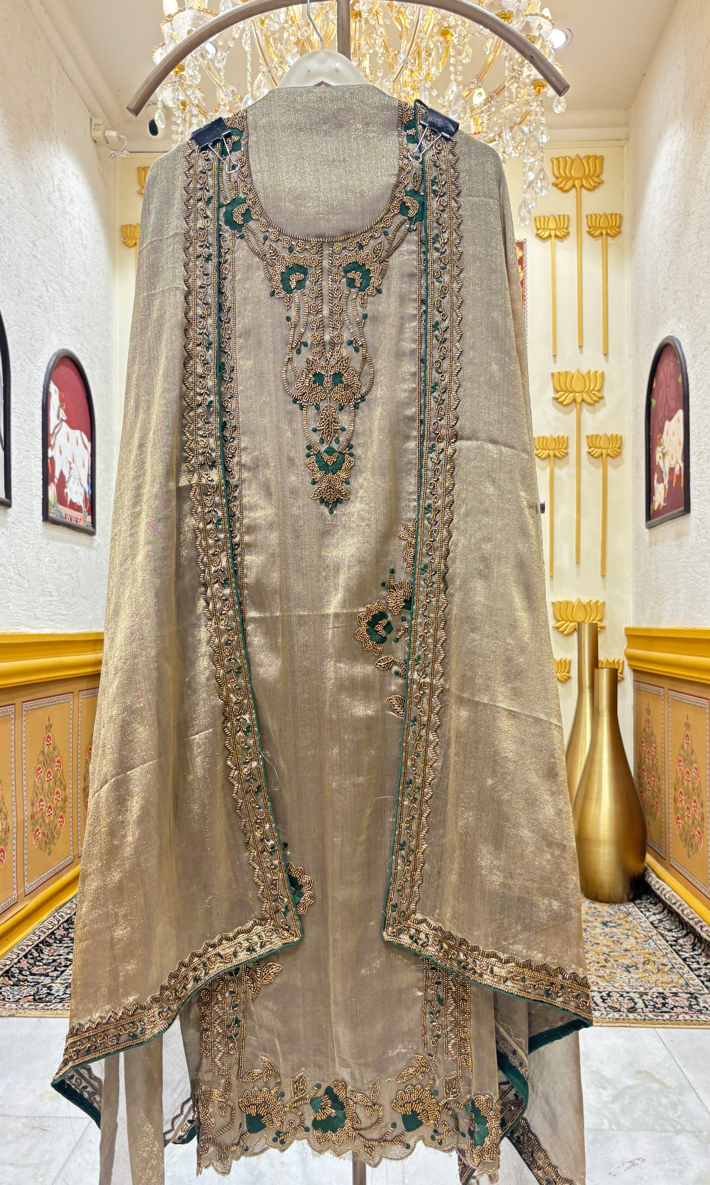 Roshnara Threads Suit