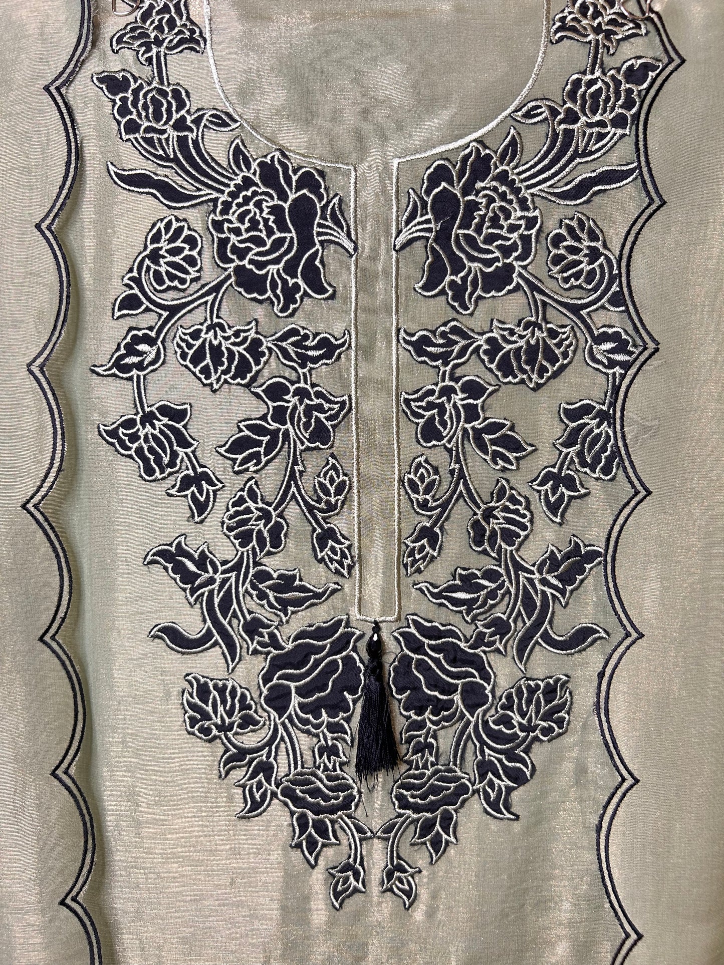 Shabhnami Appliqué Suit (Green)