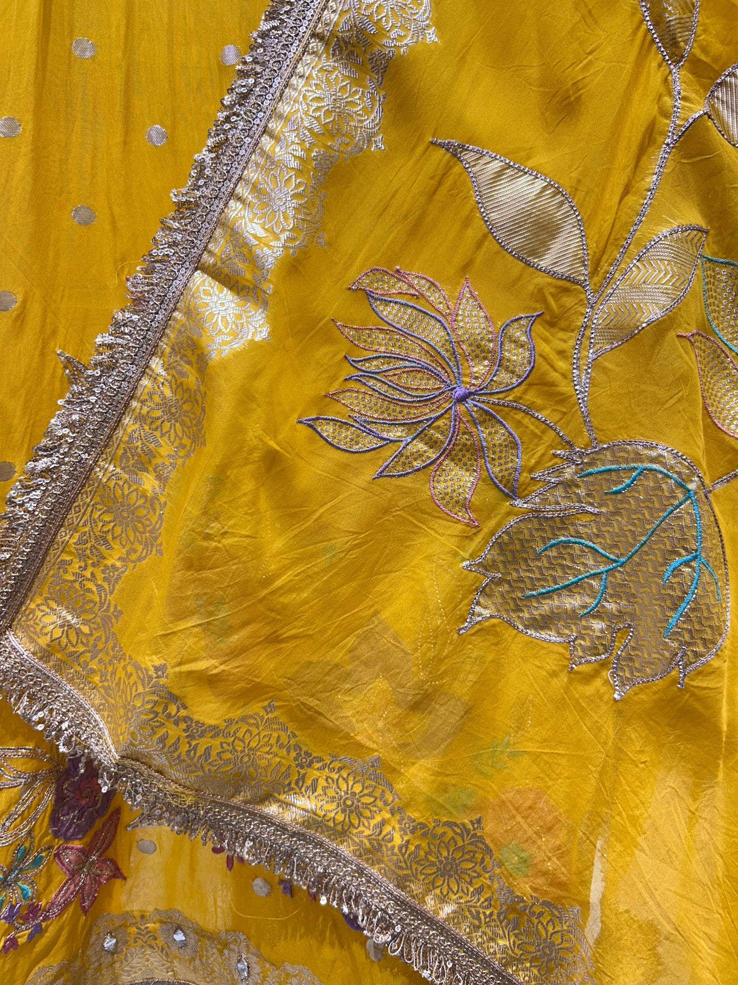 Aaina Gulnaar Suit