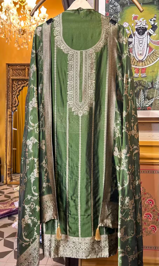 Chamaktar Banarasi Suit (Green)