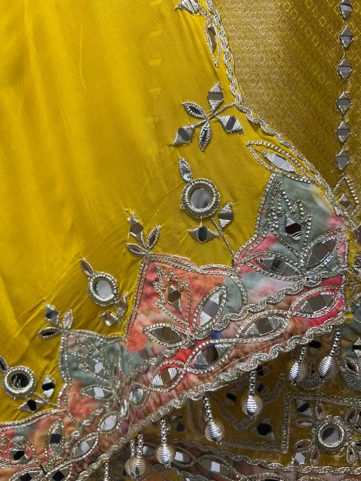 Zarfeen Dori Aaina Suit (Yellow)