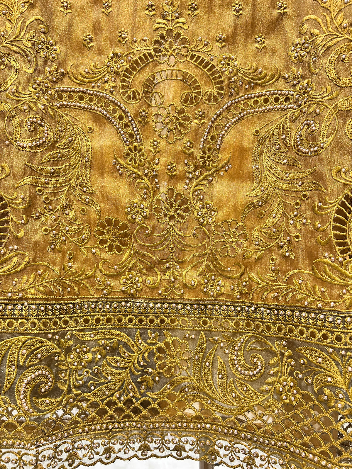 Mehvira Pakistani Suit