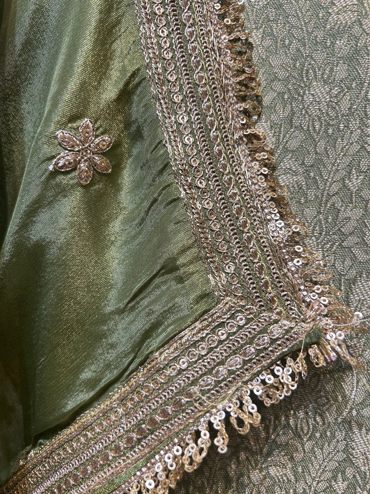 Noorayra Pita Zari Banarasi Suit (Green)