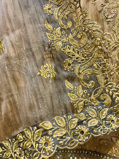 Mehvira Pakistani Suit