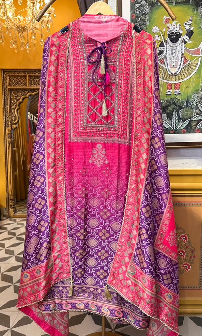 Taabir-é-Bandhej Suit (Magenta)
