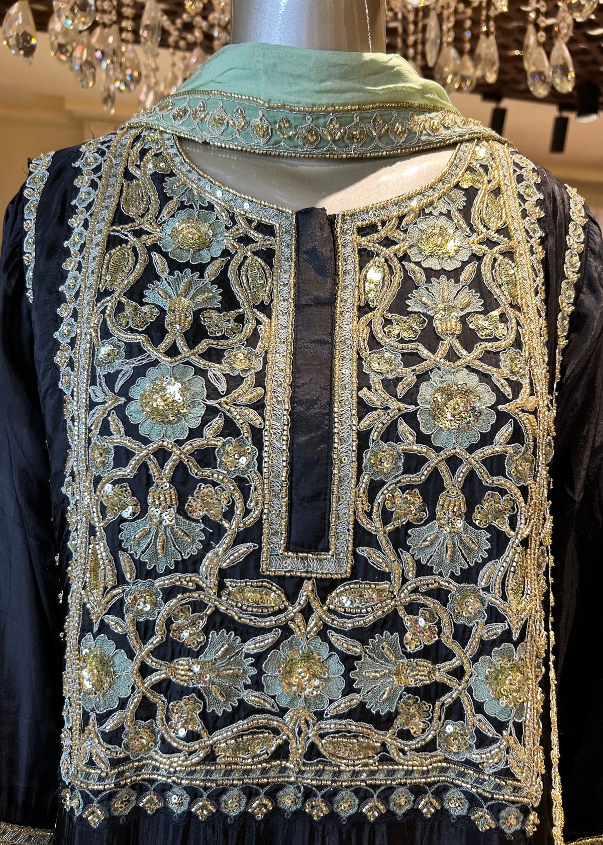 Zarisha Pakistani Suit