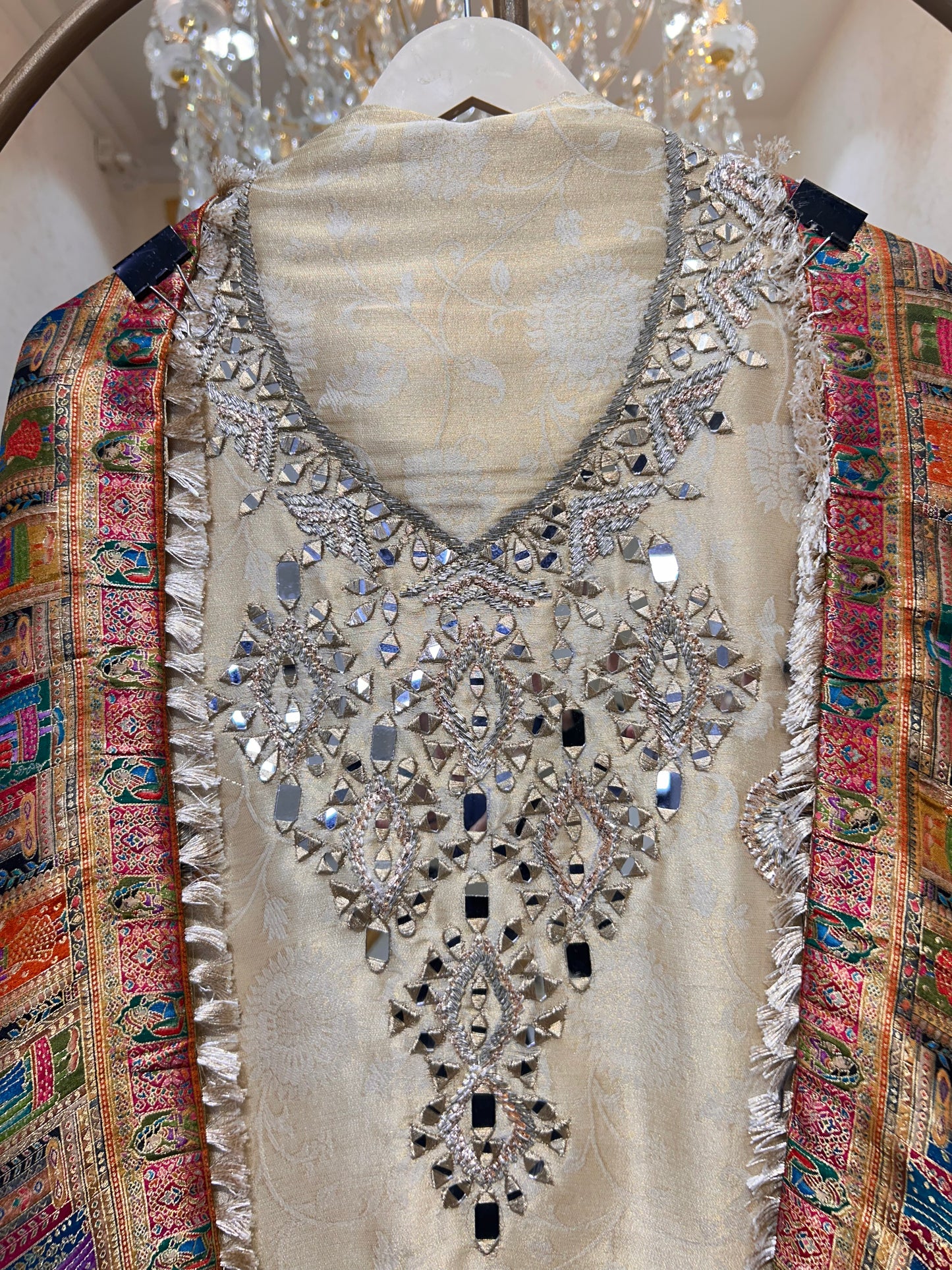 Ruhani Pichwai Élan Suit