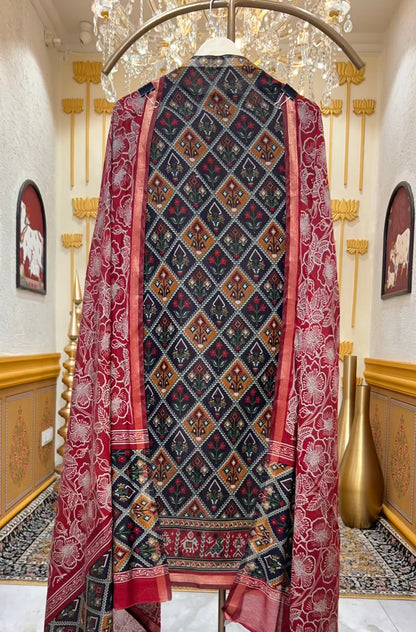 Vasundhara Patola Loom Suit (Maroon)
