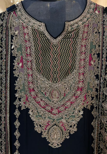 Zarimeh Aari Naqsh Suit (Black)