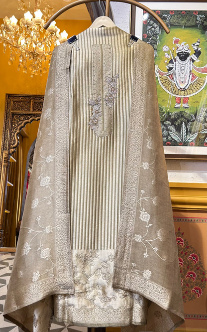 Aurévora Heritage Suit
