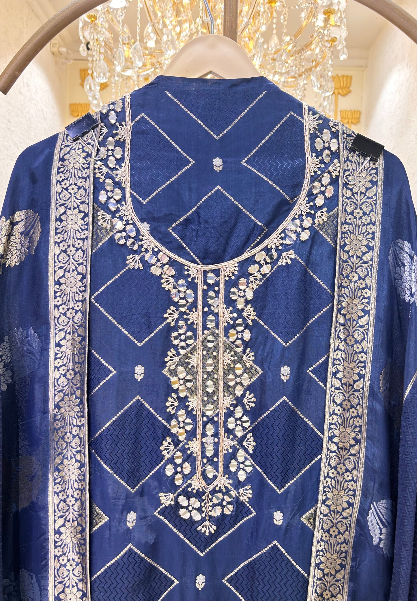 Rajsi Noor Suit
