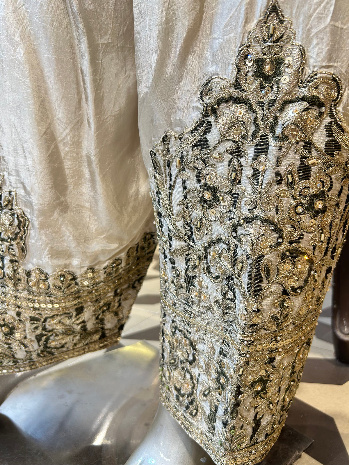 Aabrooza Farshi Anarkali Set