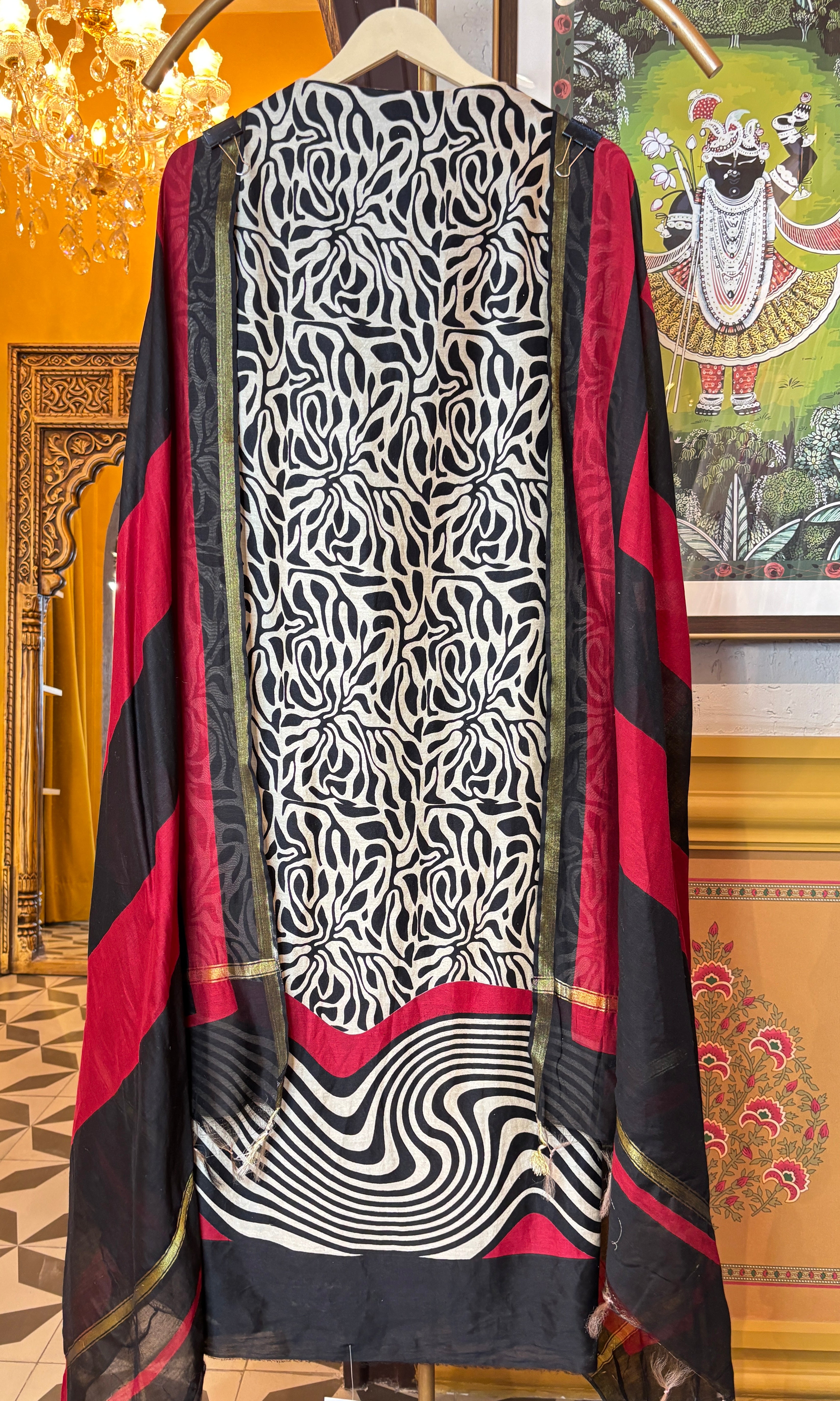 Rakta Maheshwari Suit