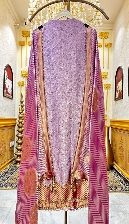 Vaibhavya Banarasi Suit