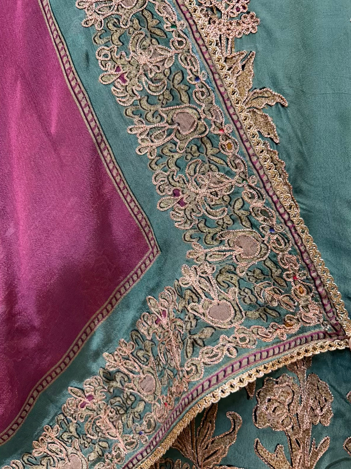 Zarimeh Aari Naqsh Suit (Green)