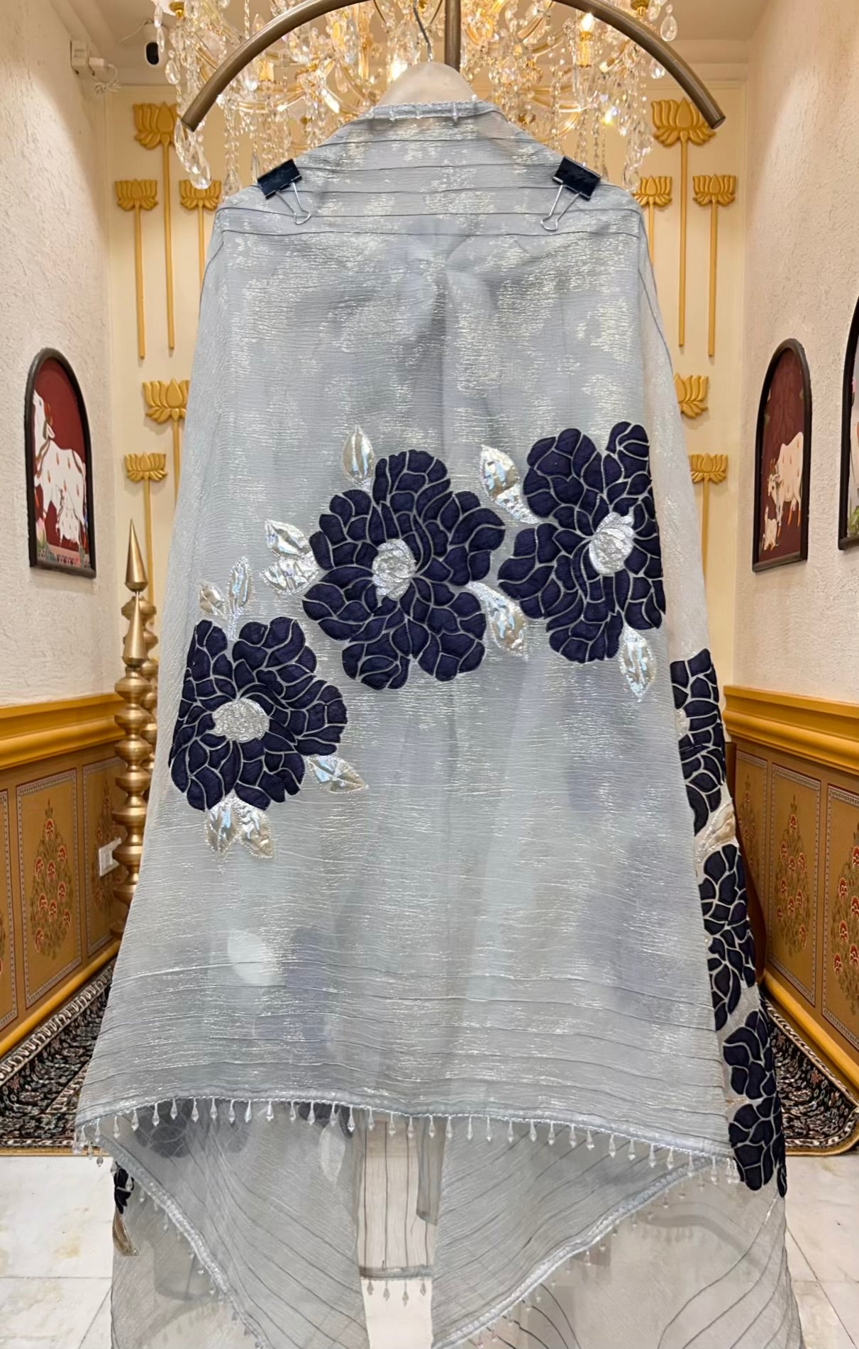Naqshéa Appliqué Suit (Silver Grey)