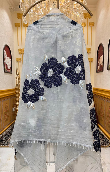 Naqshéa Appliqué Suit (Silver Grey)