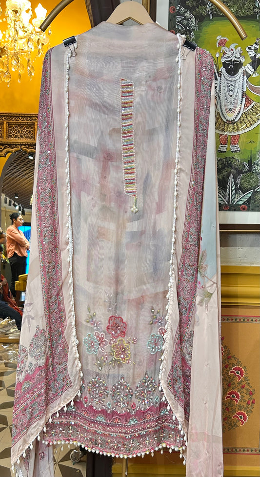 Naaz-e-Gul