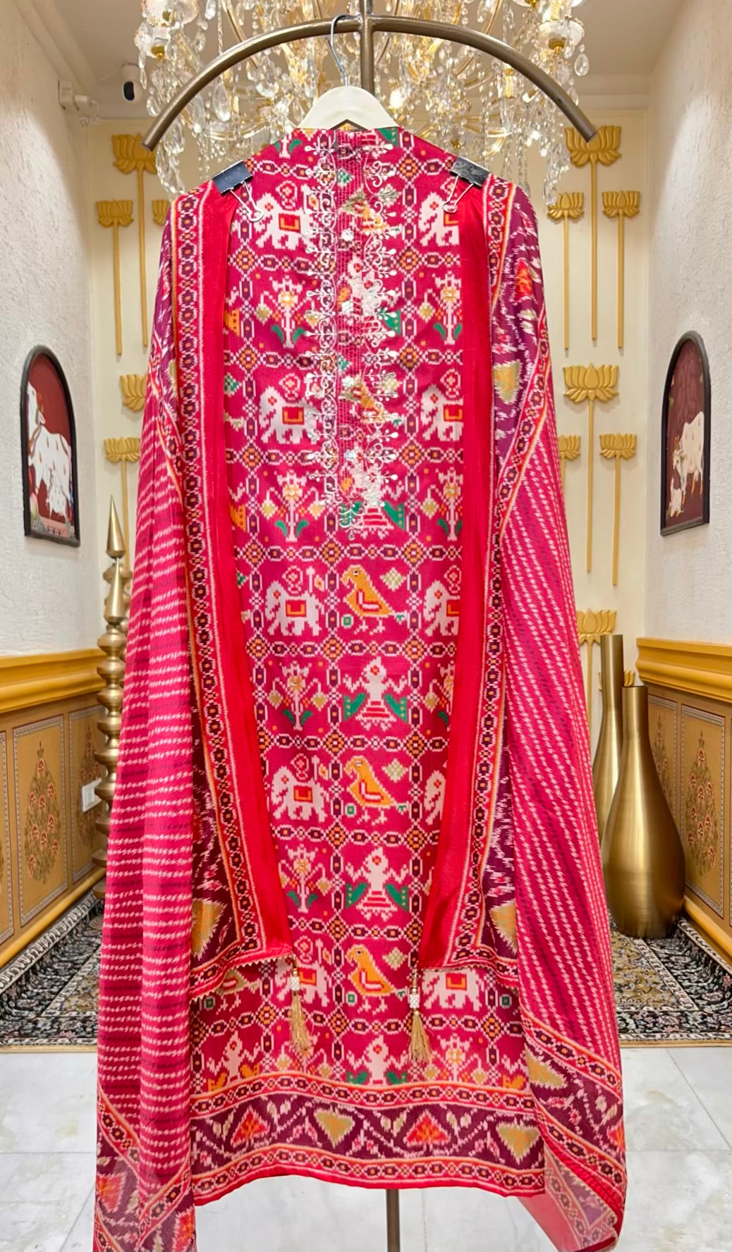 Saavira Patola Heritage Suit (Magenta)